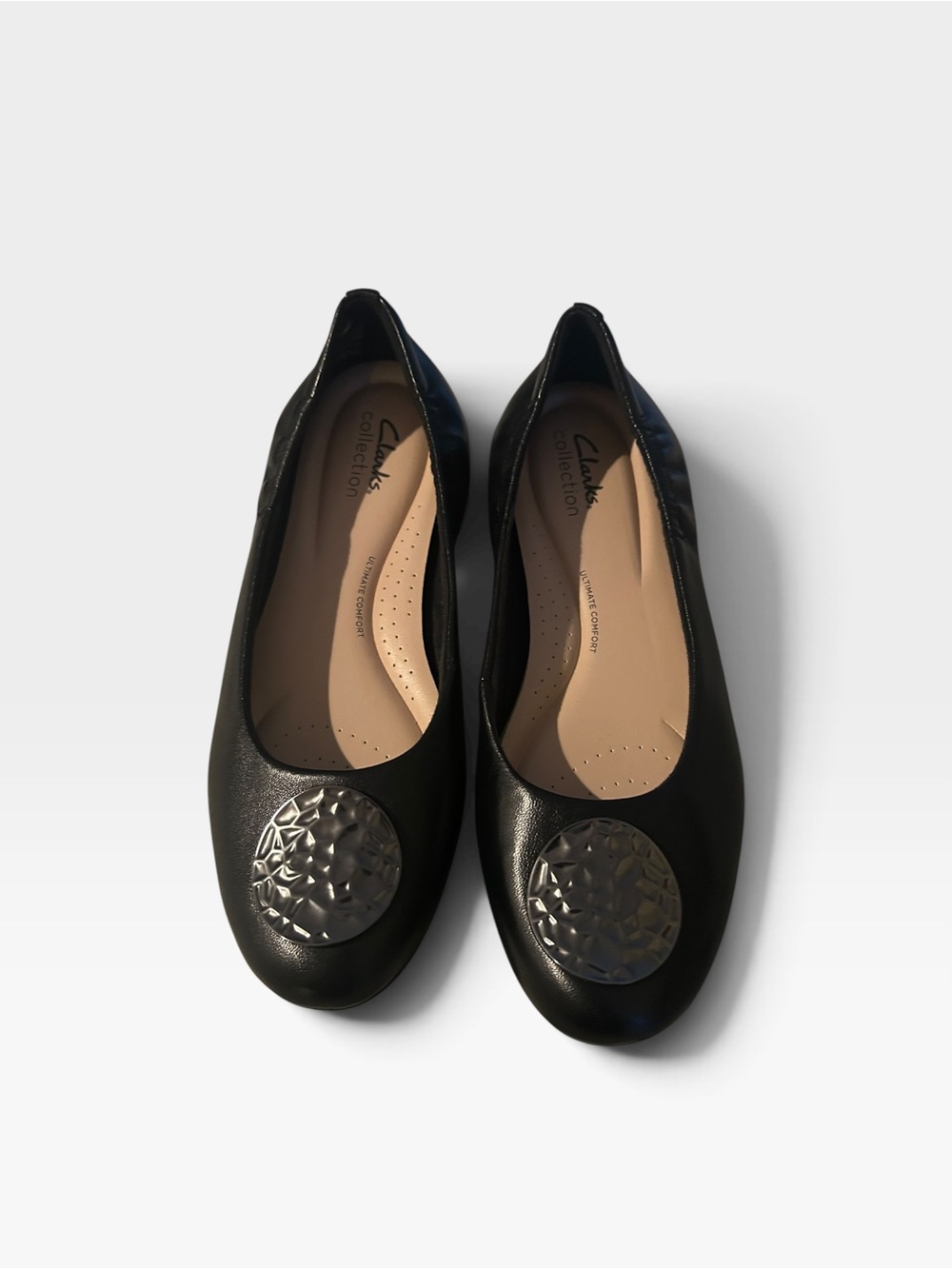 Clarks Black Leather Ballet Flats with Decorative Medallion size 8 NEW